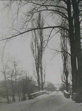 Verschneite Straße nach Brake, um 1930?
