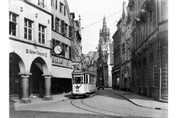 Straßenbahn auf der Rothenburg in Höhe der Königsstraße