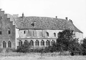 Schloss Steinfurt: Blick auf die Kapelle (links) und den Kreuzgang