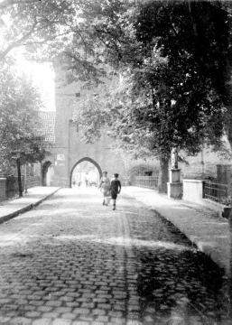 Blick auf das Walkenbrücker Tor, Sitz des Stadtarchivs