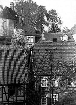 Blick von der Sackstraße zur Burgfriedhofskapelle St. Erasmus, um 1944?