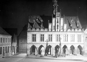 Rathaus Coesfeld mit Marktkreuz. Undatiert, um 1930?