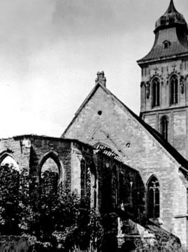 Kriegsfolgen: St. Martini-Kirche mit zerstörtem Chor