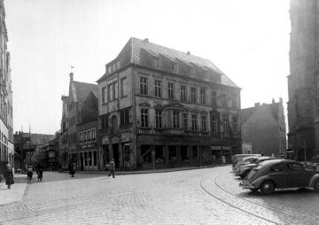 Die Regensberg'sche Buchhandlung an der Ecke Alter Fischmarkt/Alter Steinweg