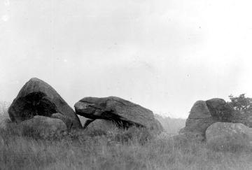 Jungsteinzeitliches Megalithgrab bei Groß Berßen
