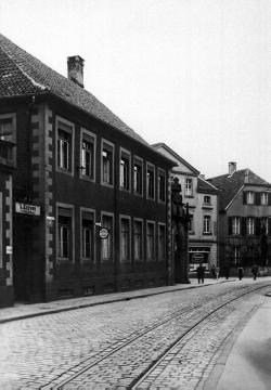 Blick auf die Weinhandlung Kayser am Alten Steinweg 9