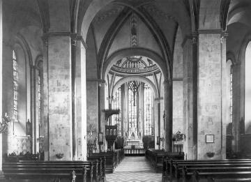 Innenansicht der Ludgeri-Kirche mit Blick auf den Altar