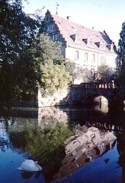 Schloss Borlinghausen, Nordwestansicht mit Gräfte