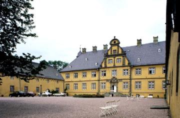Schloss Eringerfeld, Hofseite - ehem. Wasserschloss, erbaut 1676-1699, Baumeister Ambrosius von Oelde, heute Hotel und Tagungszentrum