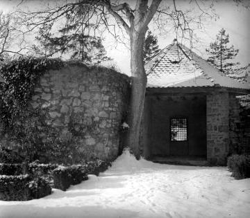 Burgfriedhof: Eingangsbereich im Winter