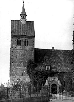Ev. Pfarrkirche St. Johannes der Täufer in Bad Zwischenahn, Ammerland - erstmals erwähnt 1124 und ältestes Wahrzeichen der Stadt. Undatiert, um 1930?
