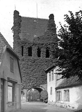 Glockenturm der ev. Pfarrkirche St. Johannes der Täufer in Bad Zwischenahn. Undatiert, um 1930?