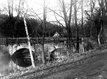 Alte Steinbogenbrücke über die Diemel
