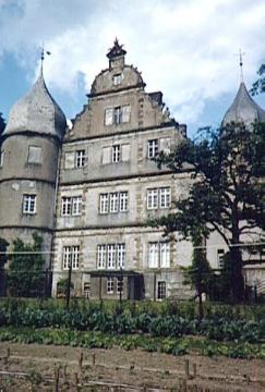 Schloss Barntrup, gartenseitige Giebelfassade mit rundem Eckturm