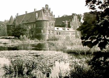 Schloss Herten, Südwestansicht mit Gräfte
