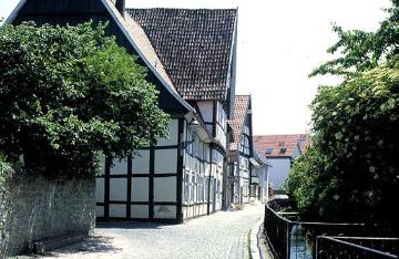 Häuserzeile in Fachwerkbauweise am Loerbach