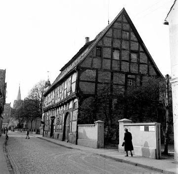 Historisches Fachwerkhaus in der Brüderstraße neben dem Gymnasium, Seitenansicht
