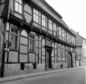 Historisches Fachwerkhaus in der Brüderstraße neben dem Gymnasium, Eingangsseite