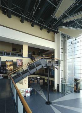 Cineplex, Eingangshalle - Filmpalast mit 9 Sälen für 2.700 Zuschauer, eröffnet 15.11. 2000, Albersloher Weg