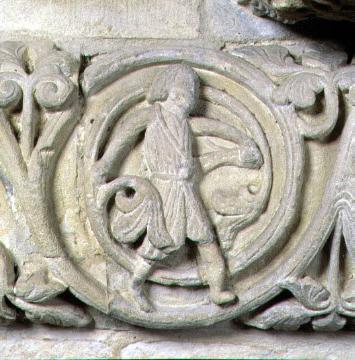 St. Paulus-Dom, Paradiesportal: Detail eines Rankenfrieses mit Szenen mittelalterlichen Lebens - Wandrelief unterhalb der Figurenriege der 10 Apostel