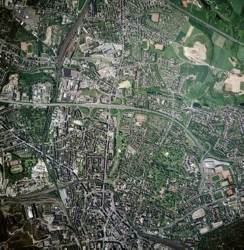 Bochum-Stadt, -Hofstede, Grumme, Riemke und -Hamme, Ruhrstadion, Stadtparkvon West nach Ost verlaufend die A430 (heute A40) mit den AS BO-Zentrum, BO-Ruhrstadion, im Nordosten die Autobahn A43 unterhalb der AS BO-Riemke