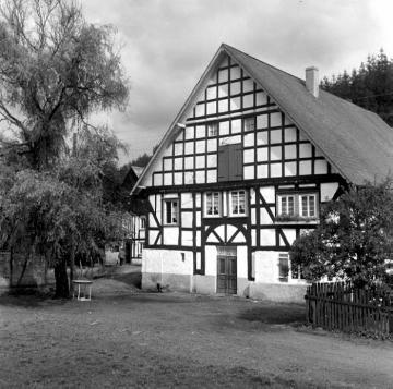 Fachwerkhaus im alten Dorf Sondern vor der Flutung des Biggestausees im Jahre 1965
