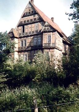 Haus Aussel: Herrenhaus in Backsteinfachwerk, erbaut 1580 - Ansicht von Süden