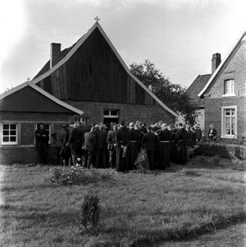 Veranstaltung am Geburtshaus von Pater Rogerius Neuhaus, in Grütlohn bei Raesfeld