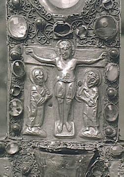 Reliquienkreuz, Detail mit Kreuzigung Christi, bedeutendste Goldschmiedearbeit des 11. Jahrhunderts (kath. Pfarrkiche St. Nikomedes)