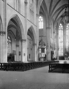 Die St. Ludgerus-Kirche, (Billerbecker Dom): Hauptschiff mit Blick zur Kanzel - neugotische Basilika, erbaut 1892-1898 von Wilhelm Rincklake