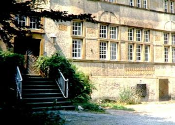Schloss Holtfeld, Fensterfront der Hofseite