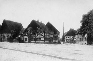 Recklinghausen-Suderwich, Fachwerkhäuser am Alten Kirchplatz, um 1920?