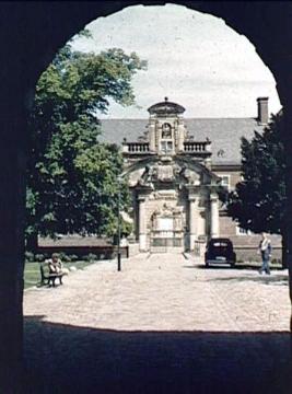 Schloss Ahaus, Blick durch den Torbogen entlang der Hauptachse auf das Triumphtor
