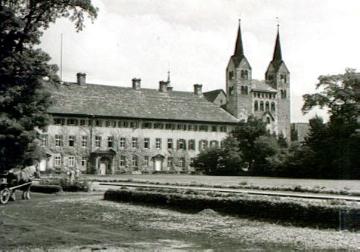 Kloster Corvey, ehem. Benediktinerabtei, 1950: Hauptfront mit Westwerk der Stephanus-Kirche