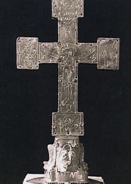 Reliquienkreuz des 12. Jahrhunderts, Rückseite mit gravierter Kreuzigungsszene (Paulus-Dom)