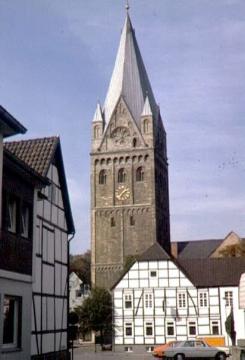 Altstadtviertel mit Kirchturm von St. Laurentius