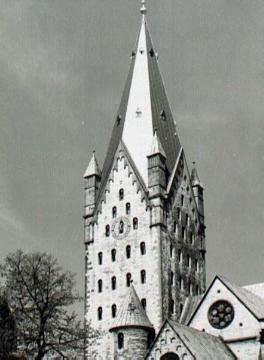 St. Liborius Dom: obere Turmpartie von Südosten