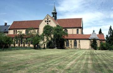 Die Pfarrkirche Mariae Empfängnis in Marienfeld von Süden, ehemalige Klosterkirche