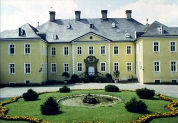 Schloss Antfeld, Hofseite - barocker Dreiflügelbau, errichtet 1715-1719