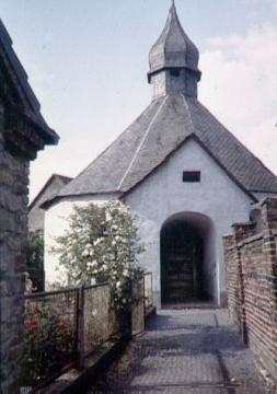 Heilig Kreuz-Kapelle ("Drüggelter Kapelle") auf Hof Schulte-Drüggelte in Möhnesee-Delecke, romanischer Zentralbau mit zwölfeckigem Grundriss, erbaut Mitte des 12. Jh., Ansicht 1968