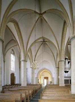 Ev. Christuskirche, Blick durch die neugotische Hallenkirche Richtung Portal, erbaut 1523-1535
