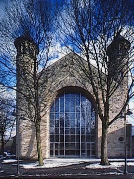 St. Bonifatius-Kirche: westliche Doppelturmfassade (erbaut 1910, wiedererichtet 1953-54)