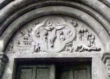 Tympanonrelief am Portal von St. Maria zur Höhe, die sogenannte Hohnekirche