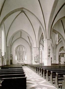 St. Ägidius-Kirche, Wiedenbrück: Blick durch die Kirchenhalle