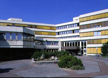 Kreishaus in der Felix-Fechenbach-Straße, erbaut 1978-1981; Architekten: Scheuerbach, Patz