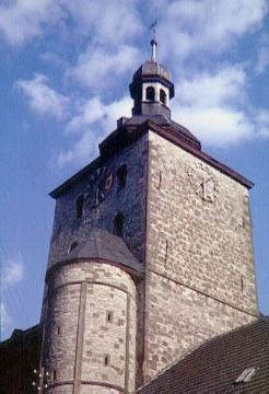Kirche St. Saturnina in Neuenheerse, ehemalige Stiftskirche: Romanischer Turm mit barocker Haube