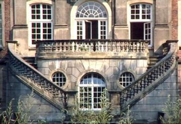 Wasserschloss Haus Loburg, gartenseitige Treppe zur Gräfte  - ehem. Barockbau (Johann Conrad Schlaun, 1766 ff.), abgebrannt 1899, Neubau um 1900, seit 1951 bischöfliches Internat
