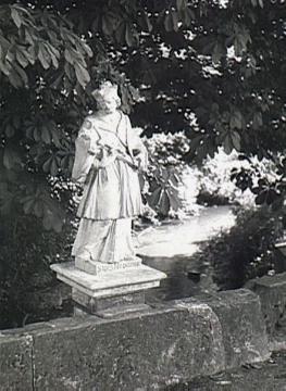 Haus Welbergen: Barockstatue des hl. Nepomuk auf der Zufahrtsbrücke