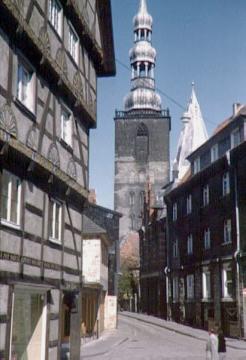Blick durch die Rosenstraße auf die Petrikirche