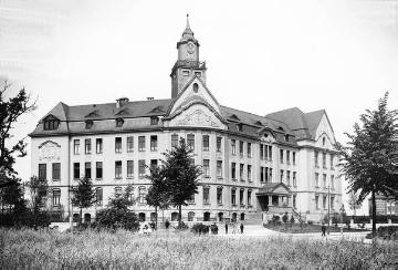 Städtische Oberrealschule Recklinghausen, Kemnastraße 38, Neubau von 1908, später Hittorf-Gymnasium - bis 1923 Wirkungsstätte des Schuldirektors und Heimatkundlers Dr. Joseph Schäfer
